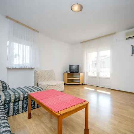 Hilde Red-3 By Interhome