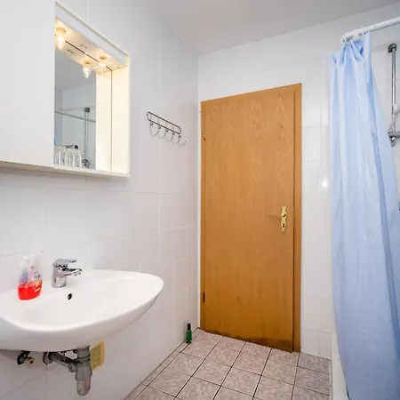 Appartamento Hilde Red-3 By Interhome *