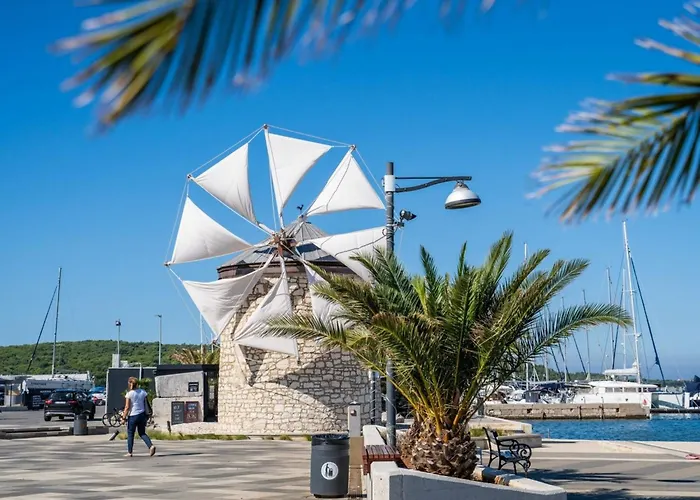 Hilde Red-3 By Interhome