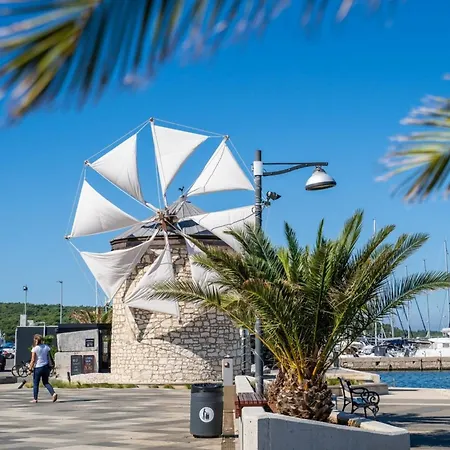 Hilde Red-3 By Interhome